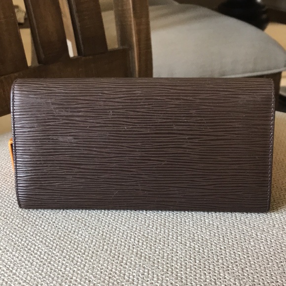 Louis Vuitton Epi Noe Sarah Wallet - Picture 2 of 8